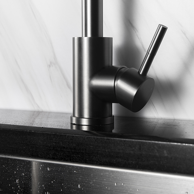 Küchenmischbatterie aus Edelstahl in Gun Metal
